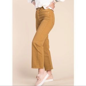 NWOT Levi’s Ribcage straight in one track mind